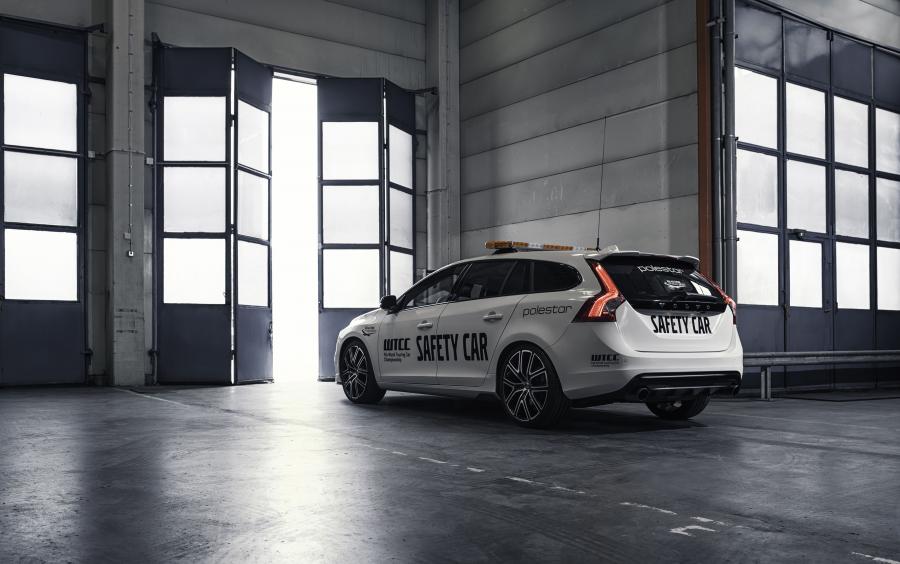  Volvo V60 Polestar WTCC Safety Car 2017 года  (фото 8 из 21)